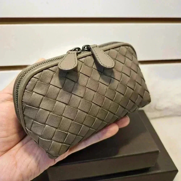 BV Intrecciato Leather Double  Zip Pouch - Picture 4 of 13